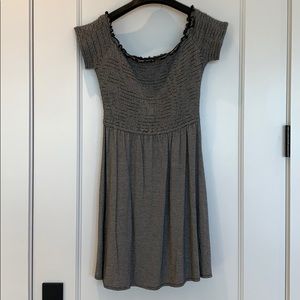 Adorable Black and White Flowy Dress 🤍🖤